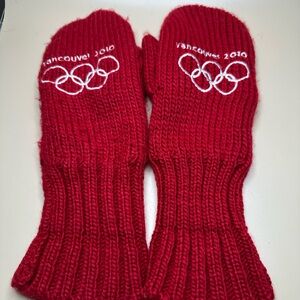 Red‎ Vancouver 2010 Olympics Mittens unisex size Small